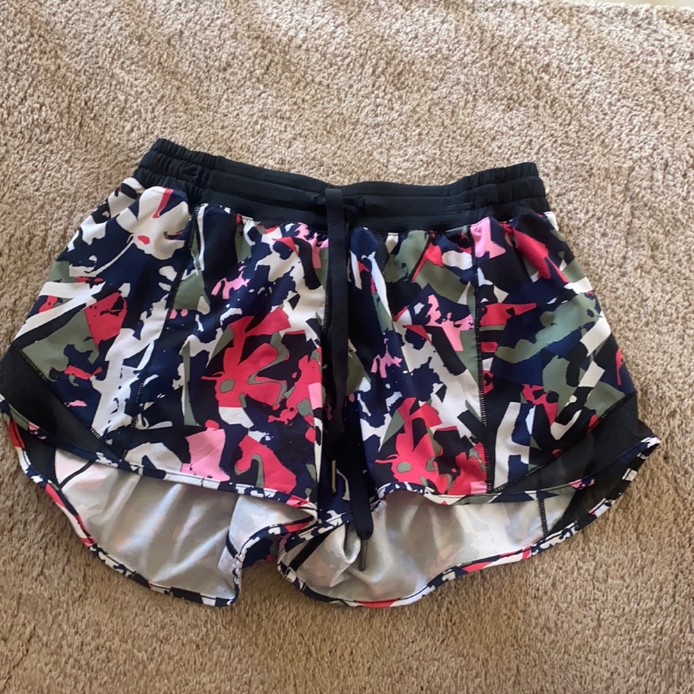 Lululemon hotty hot shorts size 6